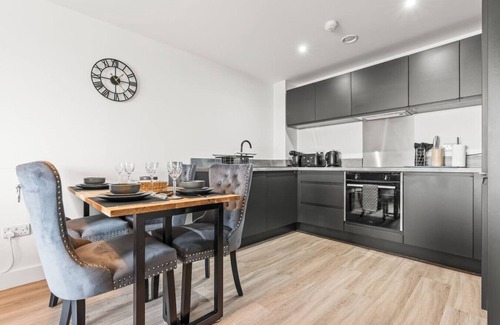 Vauxhall Apartment | The Silver Suite | 2Beds | Central | Parking