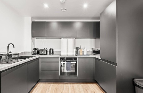 Vauxhall Apartment | The Silver Suite | 2Beds | Central | Parking