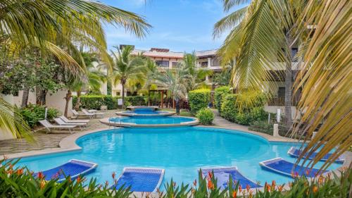 Coco Sunset Hills House | The Sky Deck Condo 2bed25bath