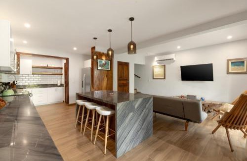 Coco Sunset Hills House | The Sky Deck Condo 2bed25bath
