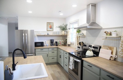 Spring Hill House | The Soar House/Family Space/Clean/New 3bd/2ba in peaceful Spring Hill