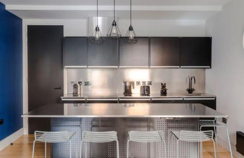 London City Centre Apartment | The Socialite - Covent Garden - by Frankie Says