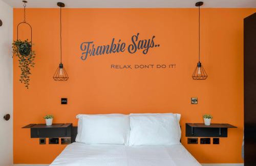 London City Centre Apartment | The Socialite - Covent Garden - by Frankie Says