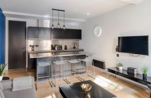 London City Centre Apartment | The Socialite - Covent Garden - by Frankie Says