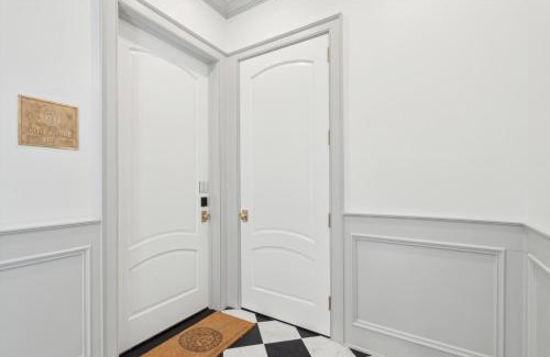 Cannonborough Elliotborough Apartment | The Soiree by Charleston Vacays-New Build by King
