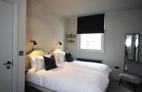 Sleaford Hotel | The SOLO No 1 Bank Chambers
