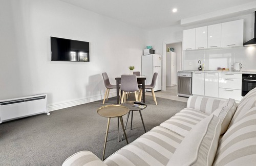 Cardrona House | THE SOMBRE DUCK AT BENBRAE - CARDRONA HOLIDAY APARTMENT in Glendhu Bay