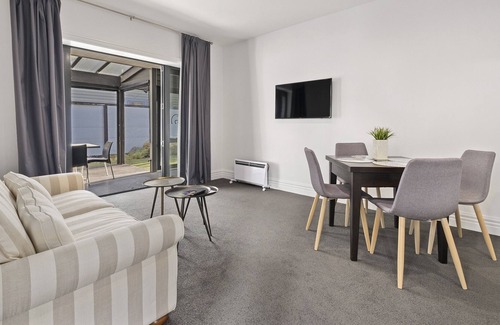 Cardrona House | THE SOMBRE DUCK AT BENBRAE - CARDRONA HOLIDAY APARTMENT in Glendhu Bay