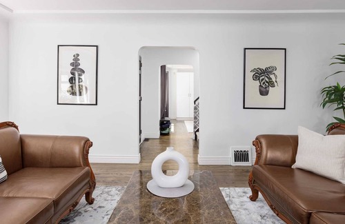 Dunbar House | The Spacious Haven at West 27th