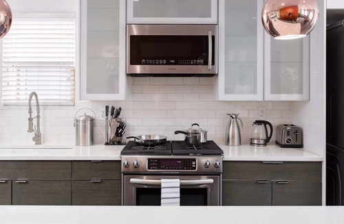 Dunbar House | The Spacious Haven at West 27th