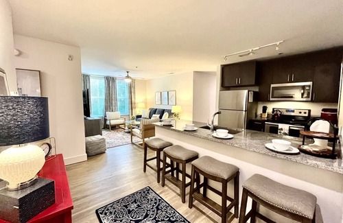 Oxford Condo | The Spot that Ever Calls - Walk to OM & Square!