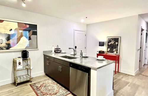 Oxford Condo | The Spot that Ever Calls - Walk to OM & Square!