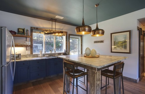 Blowing Rock Cottage | The Springhouse 2BR 2BA Hot Tub Fire Pit