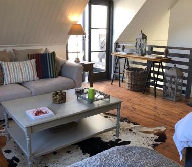 Stanford House | The Stanford Getaway 2 rooms - Pet Friendly