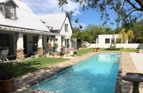 Stanford House | The Stanford Getaway 2 rooms - Pet Friendly