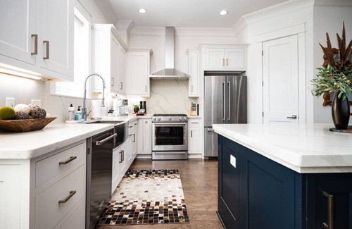 College Station House | The Station: Luxurious Rustic Elegance 3 King Suites