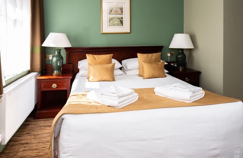 High Post Hotel | The Stones Hotel