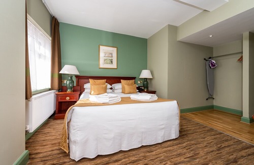 High Post Hotel | The Stones Hotel
