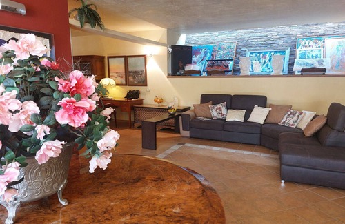 Marsala Villa | The String of Pearls in Marsala