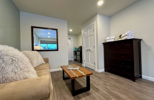 Killington Apartment | The Suites: Next Door - Studio at Killington Resort on the Bus Route. Discounted Ski Rentals. 531