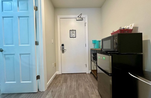 Killington Apartment | The Suites: Next Door - Studio at Killington Resort on the Bus Route. Discounted Ski Rentals. 531