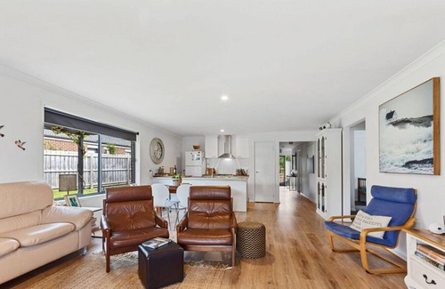 Apollo Bay House | The Summer House ~ 2 blocks to Beach