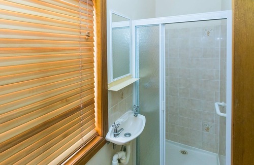 Point Vernon House | The Sun and Sea Modern split level, pet-friendly family holiday home on the Esplanade