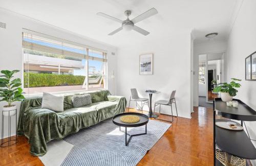 Mosman Apartment | The Sunlit Fern - Minutes from Dining & Coastline