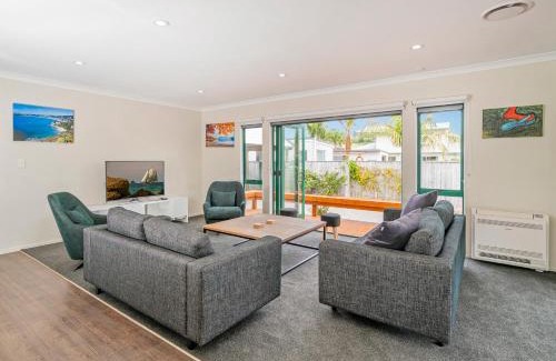 Cooks Beach House | The Sunny Bach - Cooks Beach Holiday Home