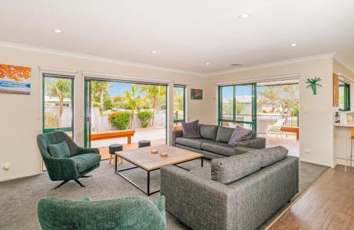 Cooks Beach House | The Sunny Bach - Cooks Beach Holiday Home