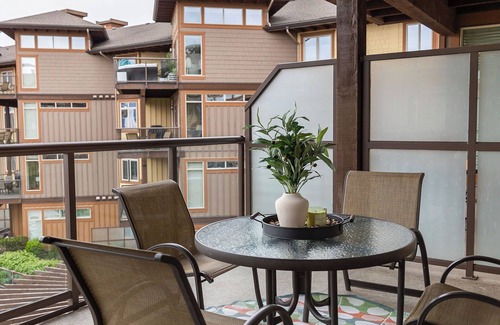 Westbank Apartment | The Sunny Skies at The Cove Lakeside Resort