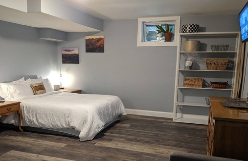 Gansevoort Apartment | The Sunrise Flat-pets, kids, basketball, coffee, foosball, 8 ppl. Toga/Lk George