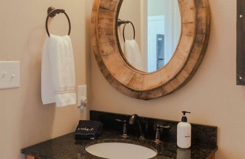 Fredericksburg Apartment | The Sunrise House at Camp hideaway