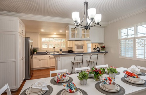 La Palma Apartment | The Sunshine Poolhouse w/2 Primary Suites - 15 Min to Disney!