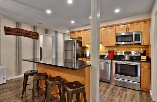 Killington Condo | The Sunup Suite at Killington: 2RM/2BA Condo w/Pool. Bus Route. Discounted Ski Rentals!
