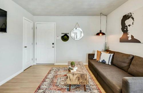 Old East Dallas Apartment | The Swank - Close to Downtown