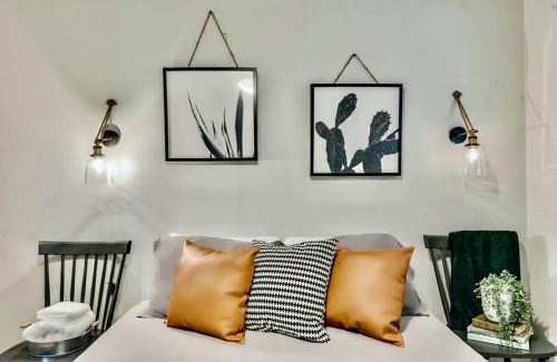 Old East Dallas Apartment | The Swank - Close to Downtown