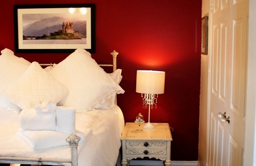 Ajax Bed & Breakfast | The Tartan House B & B