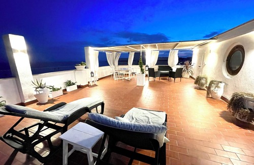 Santa Marinella House | THE TERRACE ON THE SEA