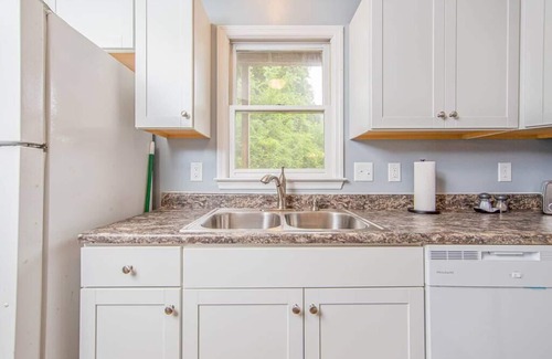 Terry Sanford Apartment | The Terry Sanford Guest House Apt C