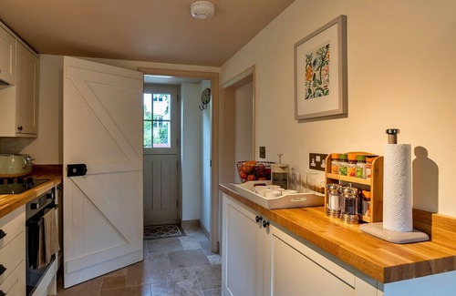Blandford Forum Cottage | The Thatch at Winterborne Houghton