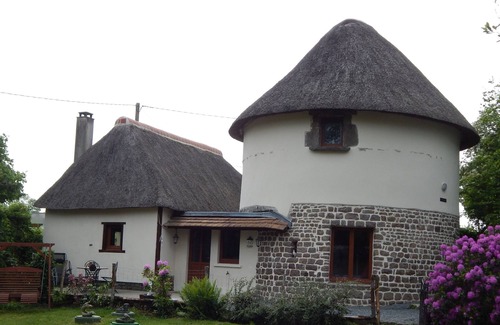 Tessy-Bocage Cottage | The Thatched Pigeonnier Cottage (Dovecote)
