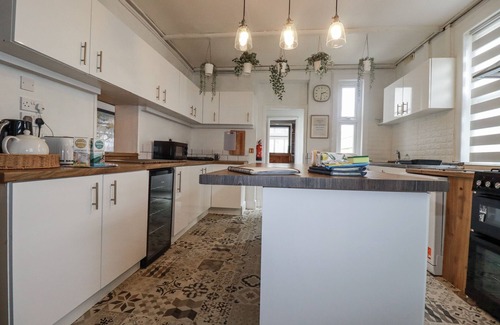 Newquay House | THE THREE TEES, pet friendly, character holiday cottage in Newquay