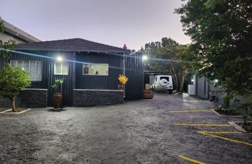 Greater Johannesburg Metropolitan Area House | The Throne Goc Guesthouse