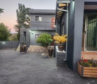 Greater Johannesburg Metropolitan Area House | The Throne Goc Guesthouse
