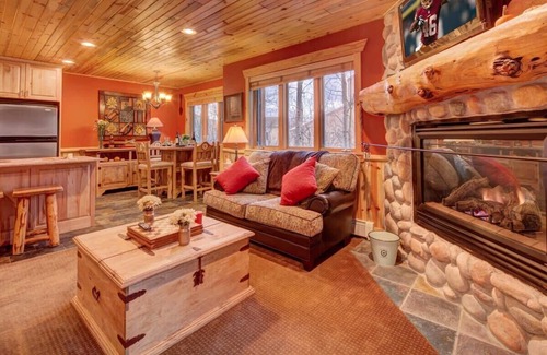 Park City House | The Timber Wolf Lodge 2BR, mins to Canyons Skiing
