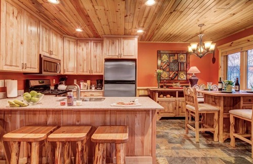 Park City House | The Timber Wolf Lodge 2BR, mins to Canyons Skiing