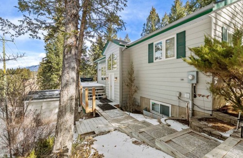 East Kootenay Apartment | The Timbersmith | Hot Tub | Firepit | Beach Access