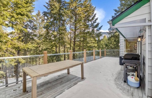 East Kootenay Apartment | The Timbersmith | Hot Tub | Firepit | Beach Access