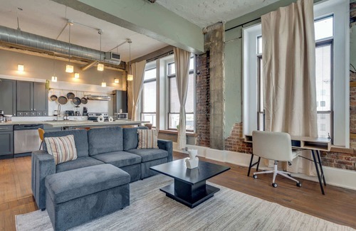 Civil Rights Historic District Apartment | The Timeless Flat| Pool Table| Covered Parking |DT